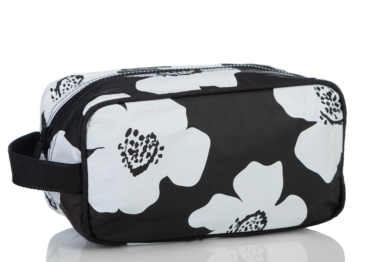 Dopp Kit Pua- White on Black