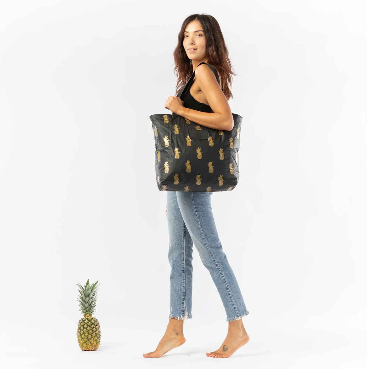 Day Tripper Pineapple Royale - Gold on Black