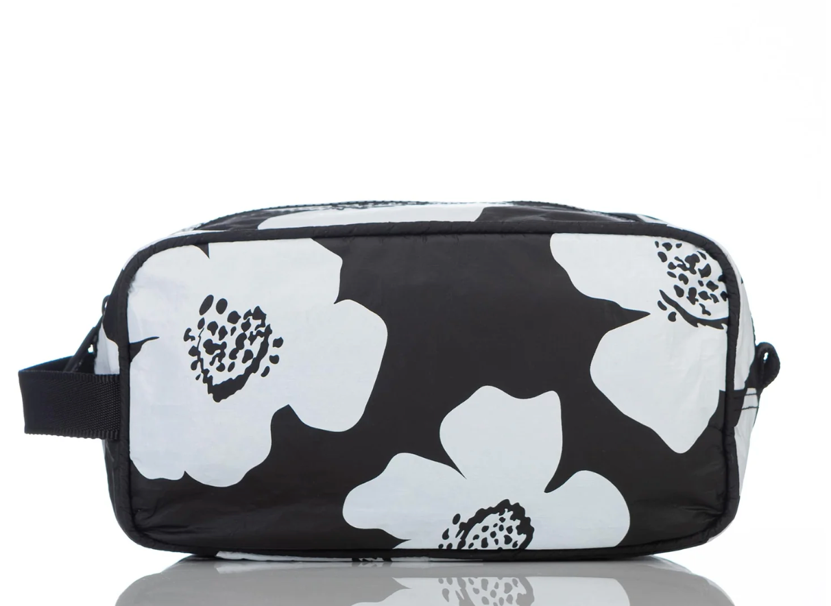 Dopp Kit Pua- White on Black